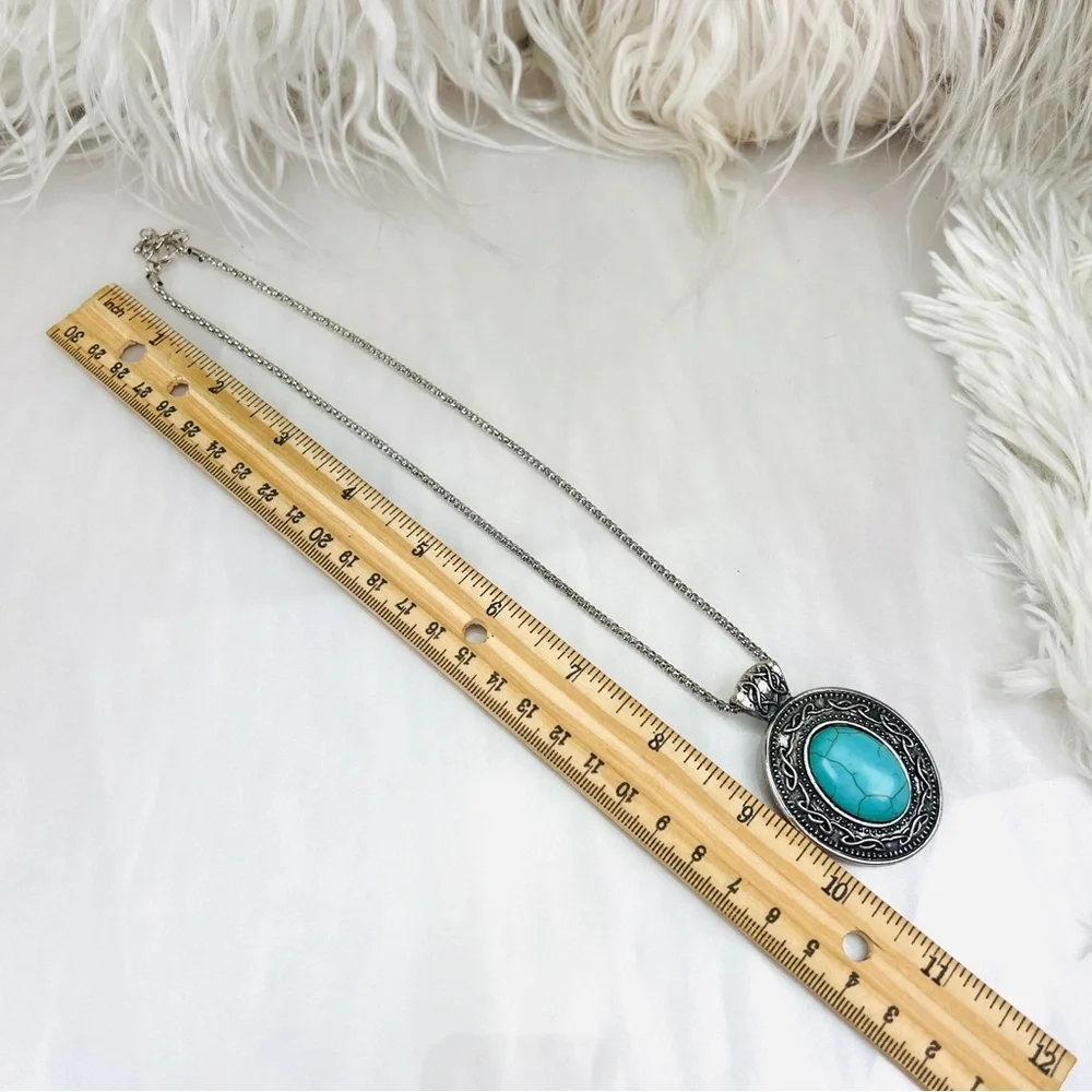 Aged Silvertone faux turquoise blue southwestern style lightweight necklace